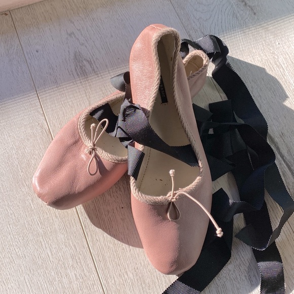 Two pairs of flat shoes - Picture 9 of 10